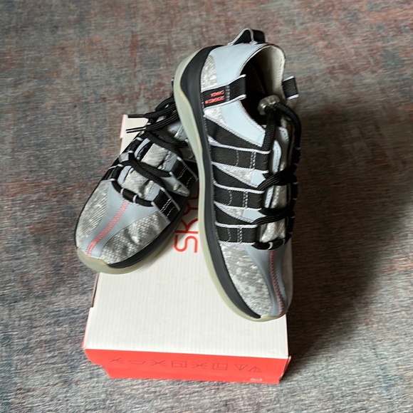 NWT Skye Footwear The Mobrly size 6.5W/5M Orca Black - Picture 1 of 7